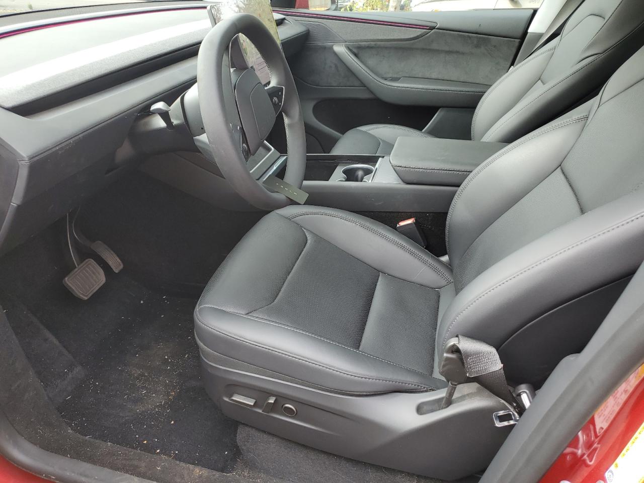 2026 Tesla Model Y VIN: 7SAYGDEE5TF372355 Lot: 84994685