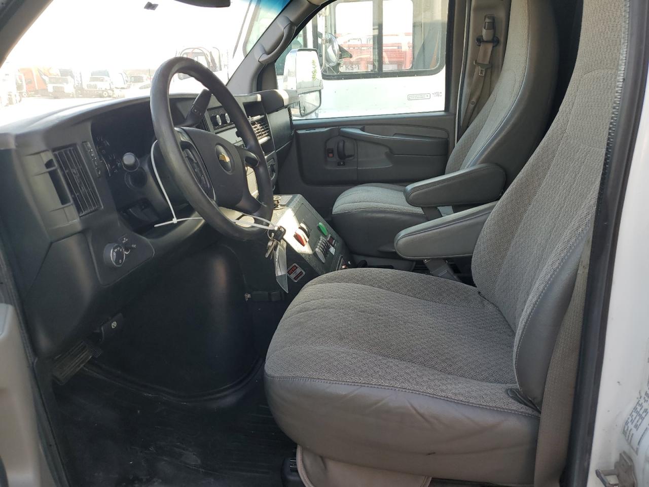 2015 Chevrolet Express G4500 VIN: 1GB6G5CL4F1117127 Lot: 85515175