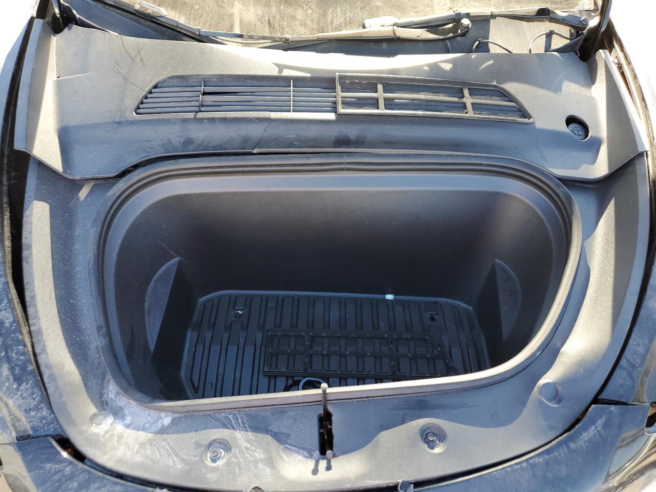 2024 Tesla Model Y VIN: 7SAYGAEE4RF177385 Lot: 87045105