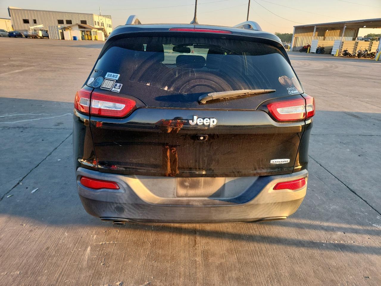 2015 Jeep Cherokee Latitude VIN: 1C4PJLCB0FW607712 Lot: 84983545