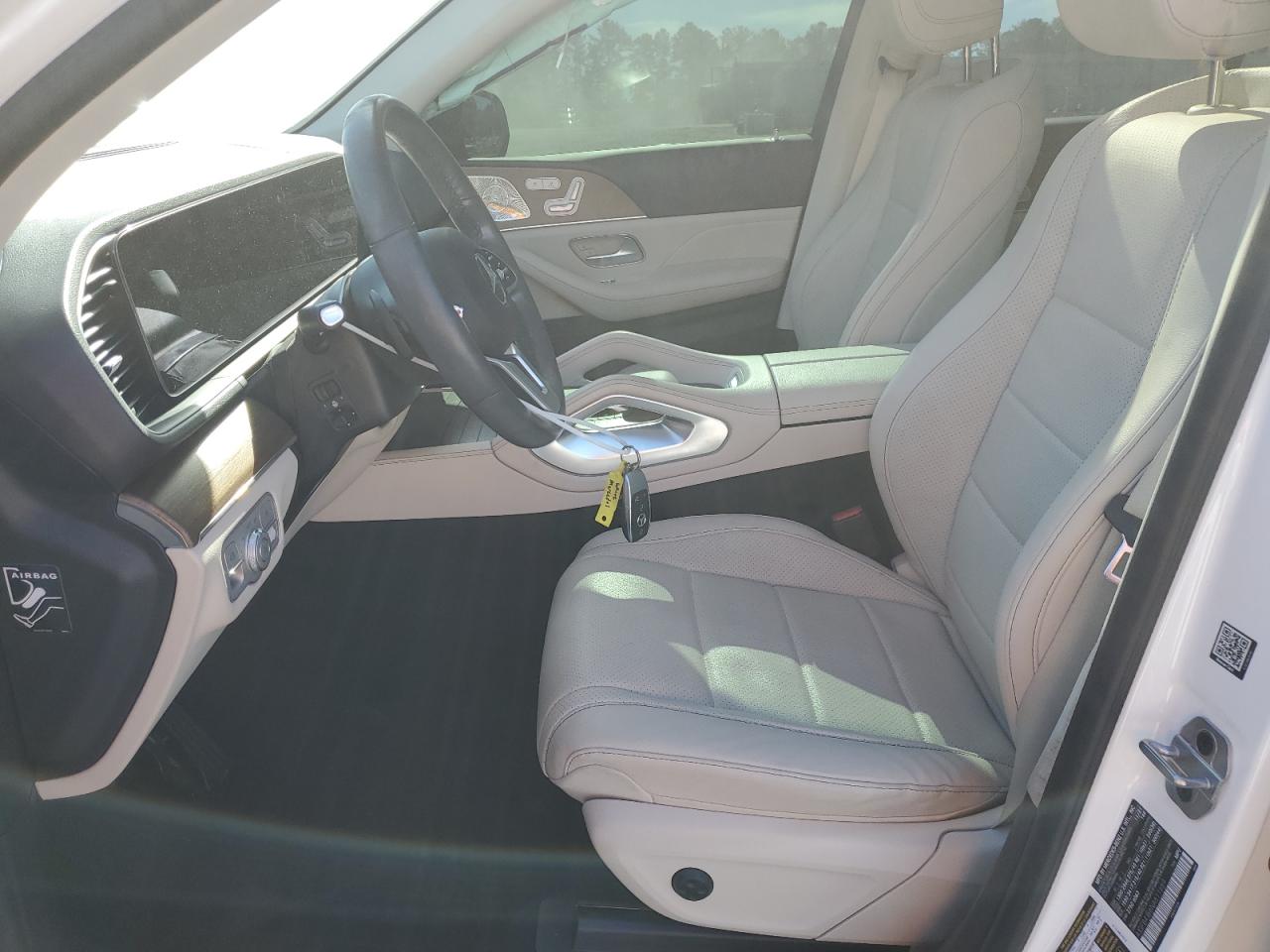 Фото: 4JGFB4JB6NA611689