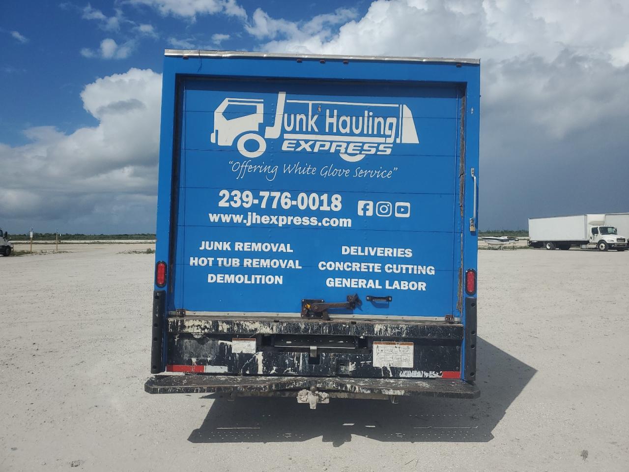 2018 GMC Savana Cutaway G3500 VIN: 7GZ37TCG9JN902205 Lot: 81923935