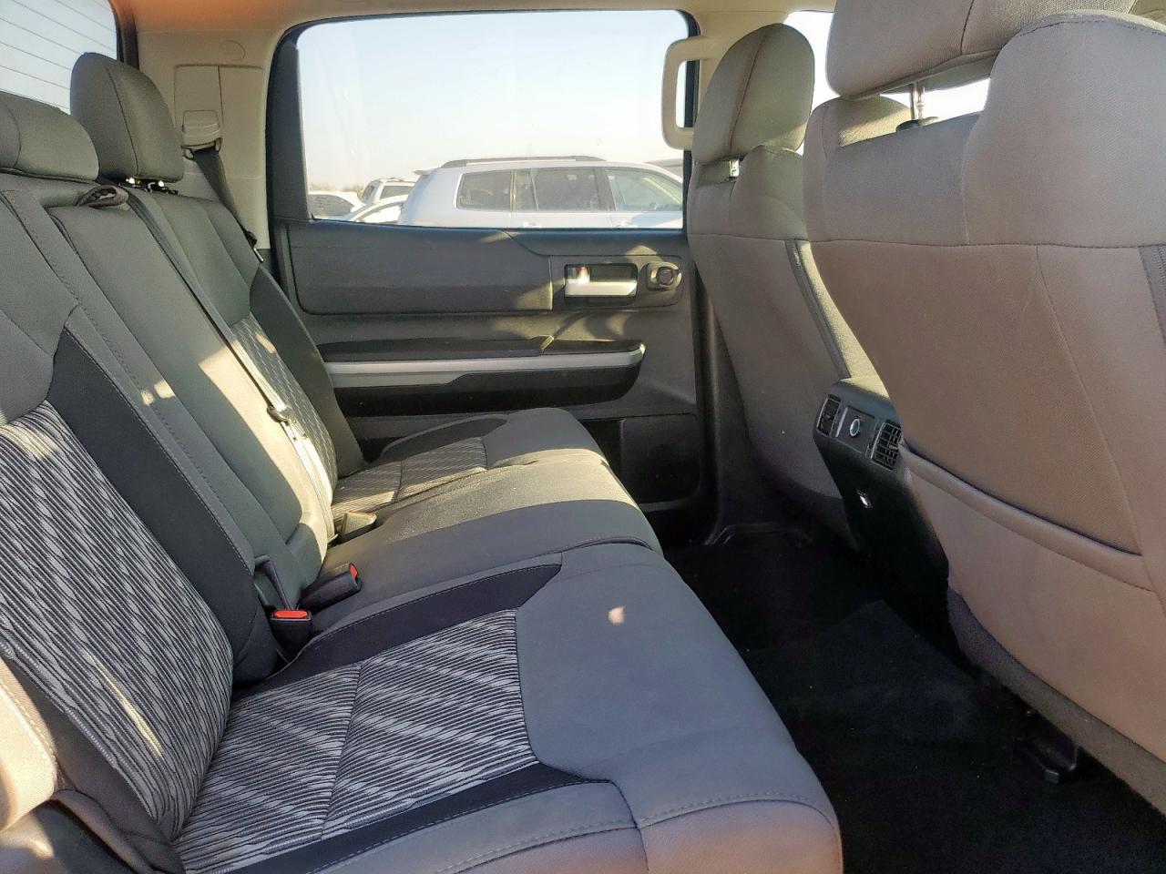 2019 Toyota Tundra Crewmax Sr5 VIN: 5TFEY5F18KX248583 Lot: 82238605