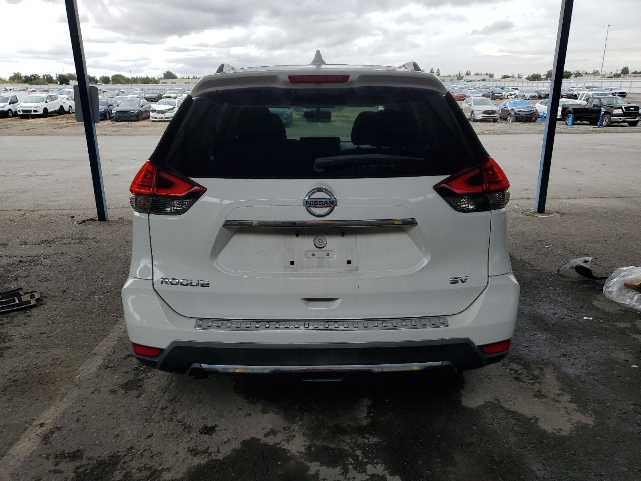 2017 Nissan Rogue S VIN: KNMAT2MT4HP608716 Lot: 81865675