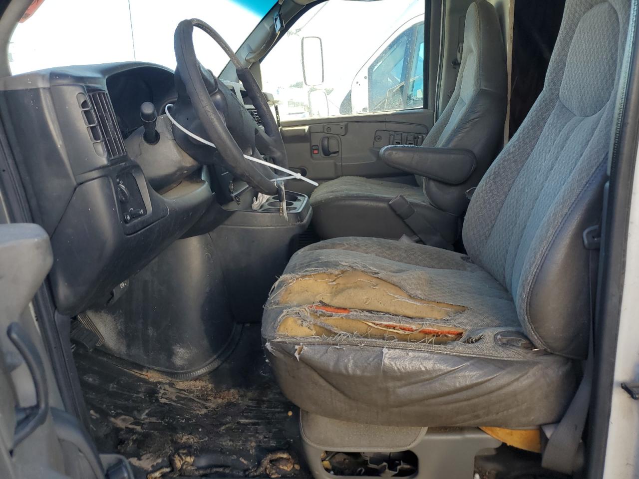 2004 Chevrolet Express G3500 VIN: 1GBJG31U141101121 Lot: 85094545