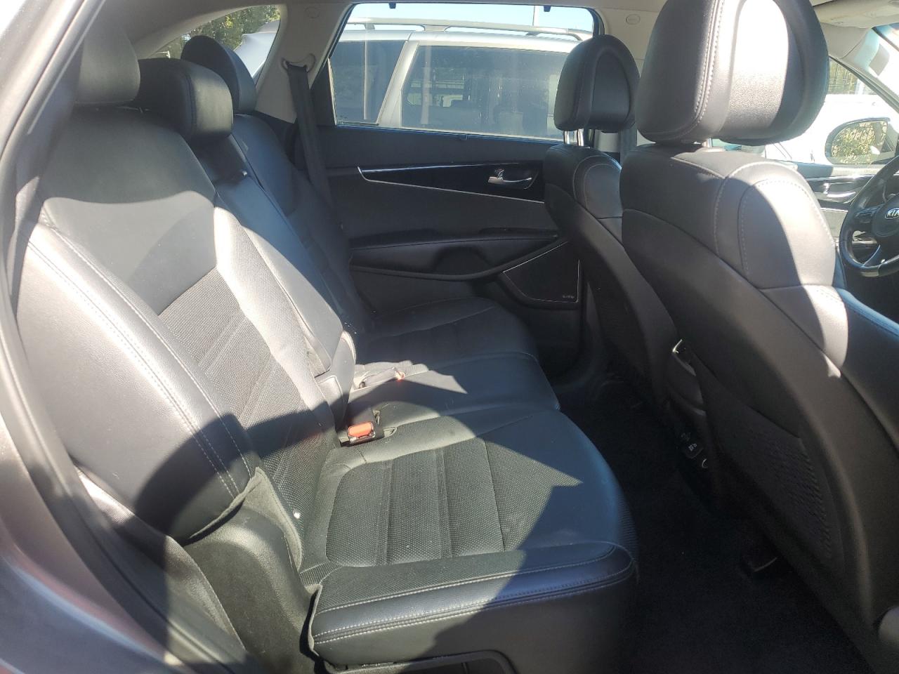 2016 Kia Sorento Sx VIN: 5XYPKDA51GG104155 Lot: 83868285