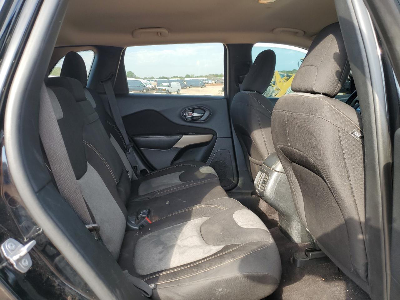 2018 Jeep Cherokee Latitude VIN: 1C4PJMCB2JD559558 Lot: 86327005