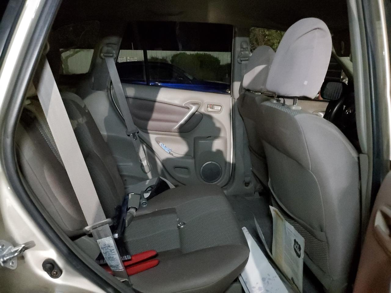 2004 Toyota Rav4 VIN: 026818 Lot: 85203695