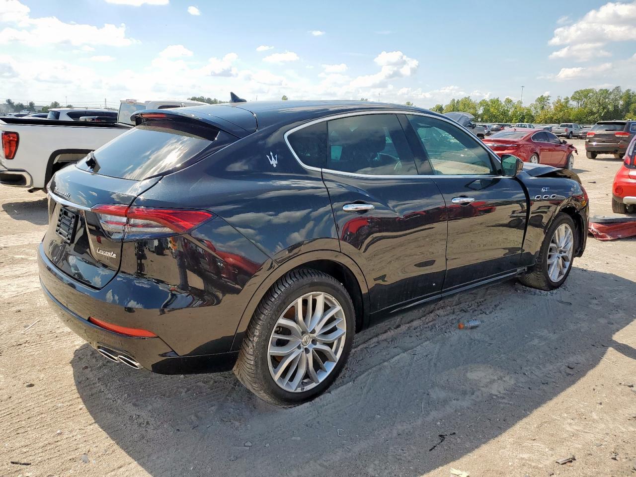 2022 Maserati Levante Base black  gas ZN661XUA4NX388558 photo #4