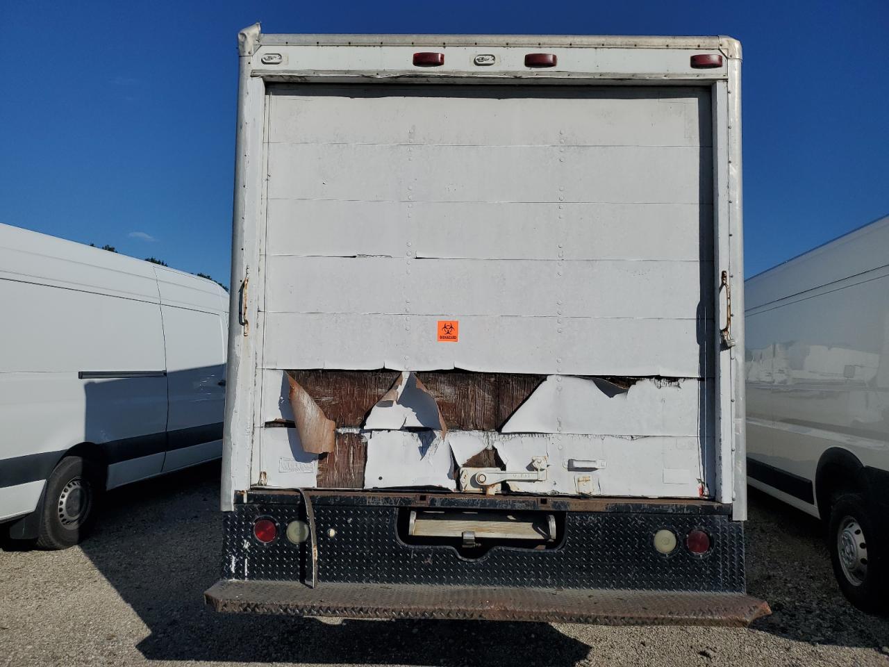 2004 Chevrolet Express G3500 VIN: 1GBJG31U141101121 Lot: 85094545