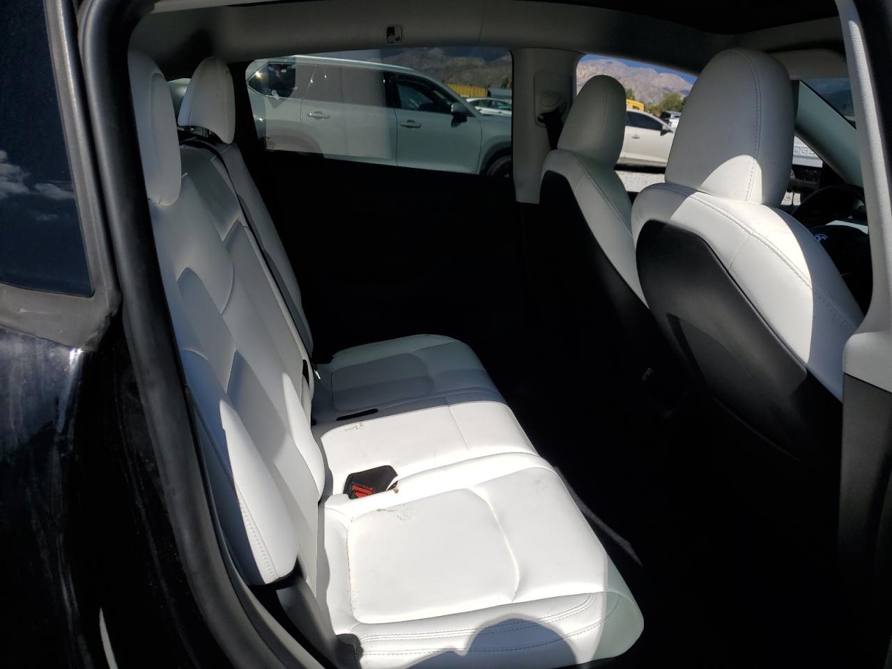 2024 Tesla Model Y VIN: 7SAYGAEE4RF982772 Lot: 85946255