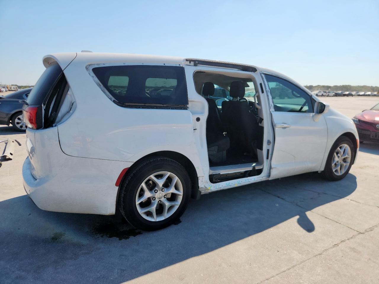 2018 Chrysler Pacifica Touring Plus VIN: 2C4RC1FG5JR227233 Lot: 85685975