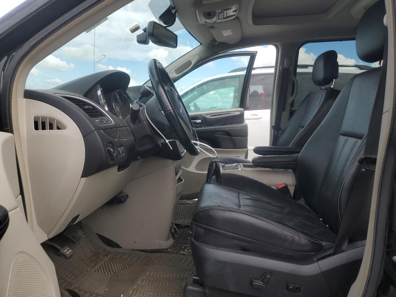 2015 Chrysler Town & Country Touring L VIN: 2C4RC1CG4FR514722 Lot: 85482405