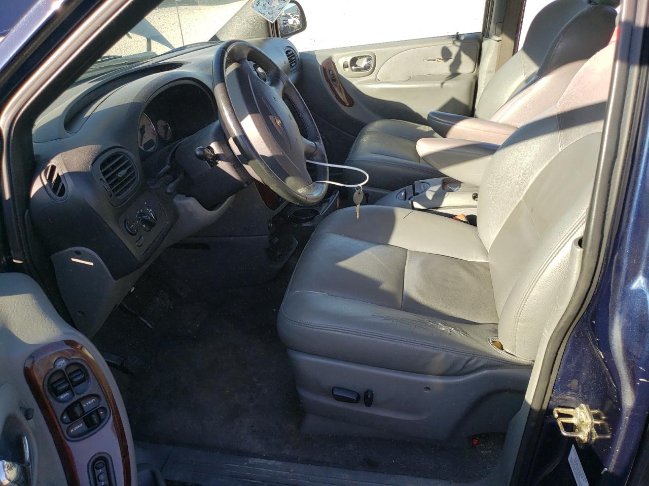 2004 Chrysler Town & Country Limited VIN: 2C8GP64L44R594409 Lot: 84522405