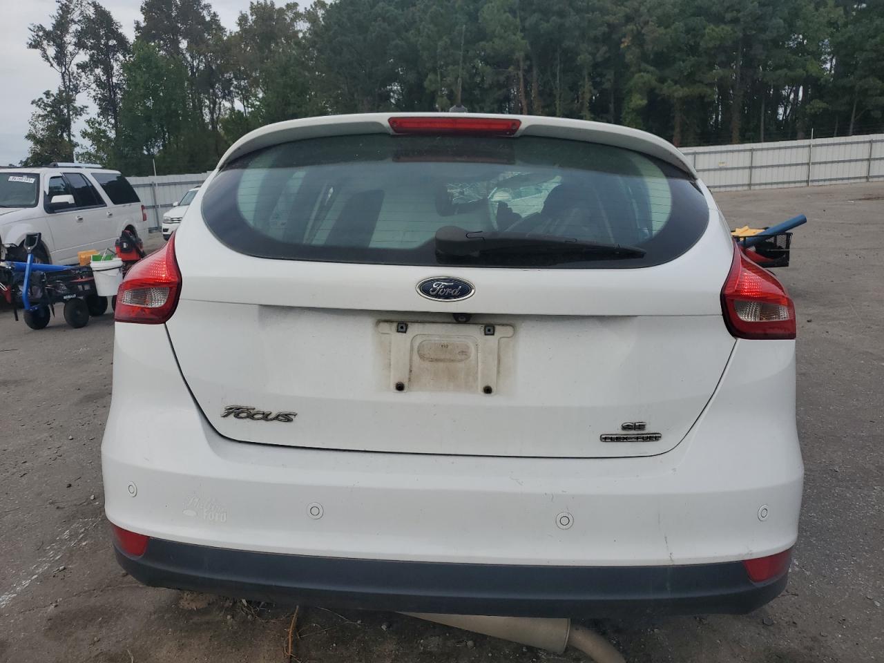 2015 Ford Focus Se VIN: 1FADP3K29FL365755 Lot: 86155635