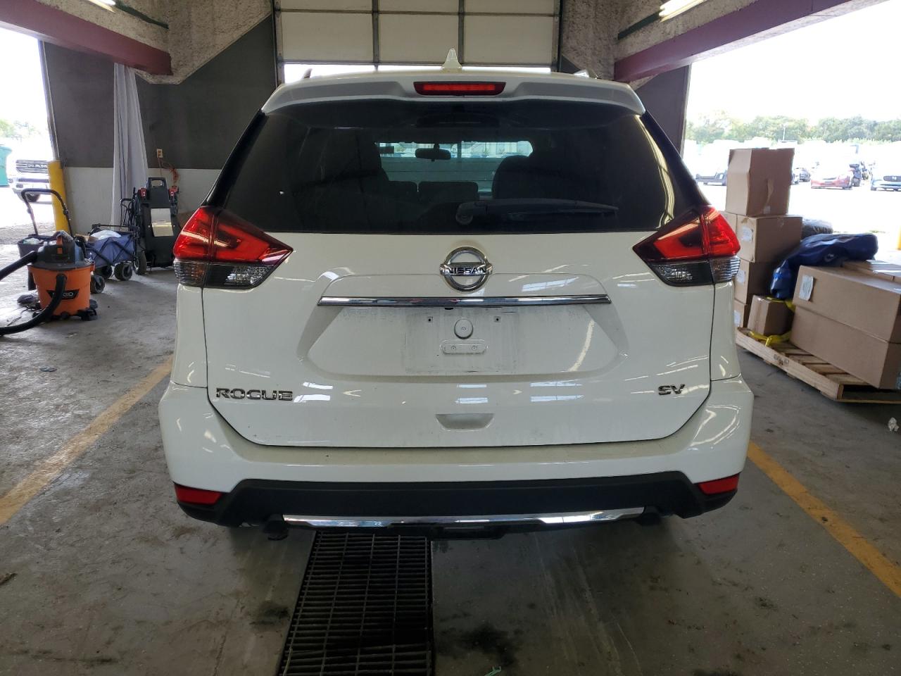 2017 Nissan Rogue S VIN: 5N1AT2MT4HC820034 Lot: 81945595