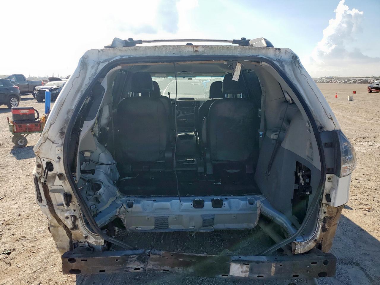 2011 Toyota Sienna Sport VIN: 5TDXK3DC3BS035520 Lot: 85161585