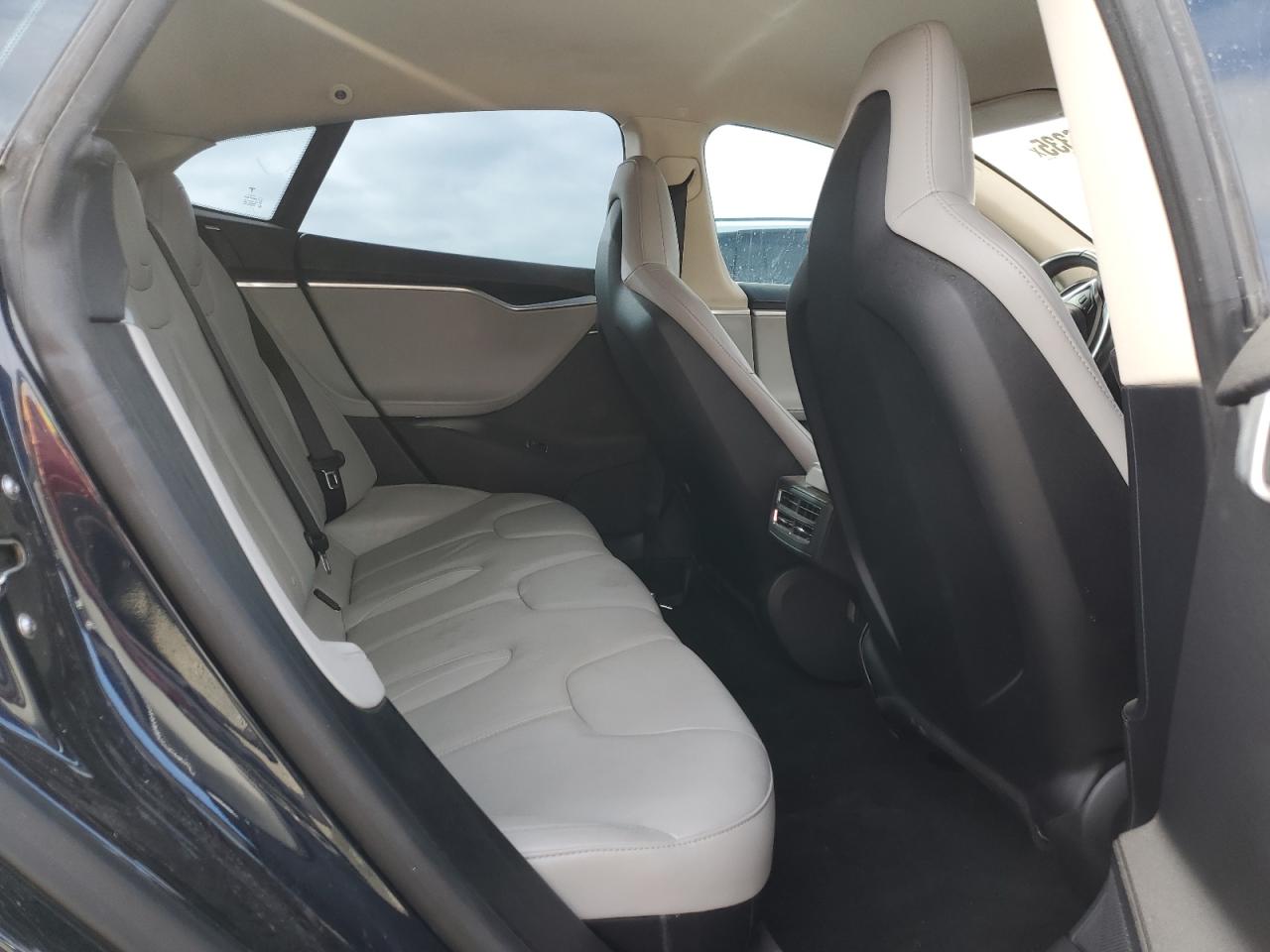 2013 Tesla Model S VIN: 5YJSA1DN6DFP06348 Lot: 85906335