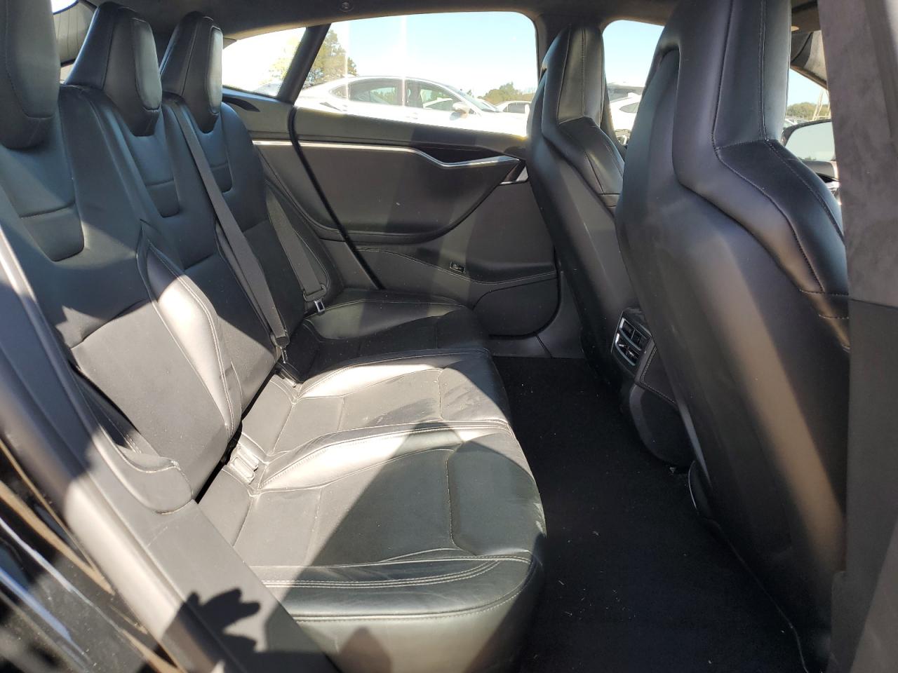 2014 Tesla Model S VIN: 5YJSA1H28EFP63717 Lot: 82633905