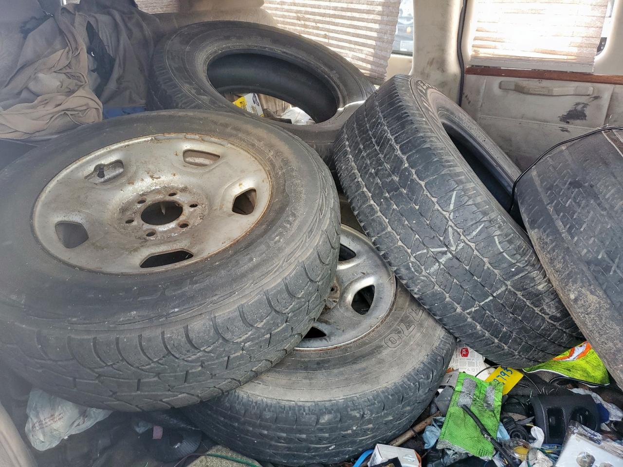 2004 Chevrolet Express G1500 VIN: 1GBFG15T041233492 Lot: 82193815