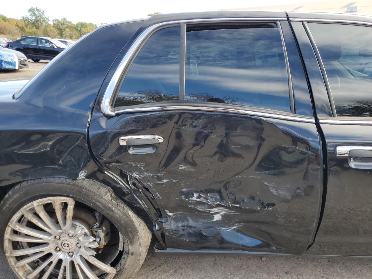 2010 Mercury Grand Marquis Ls VIN: 2MEBM7FV4AX628282 Lot: 82330525