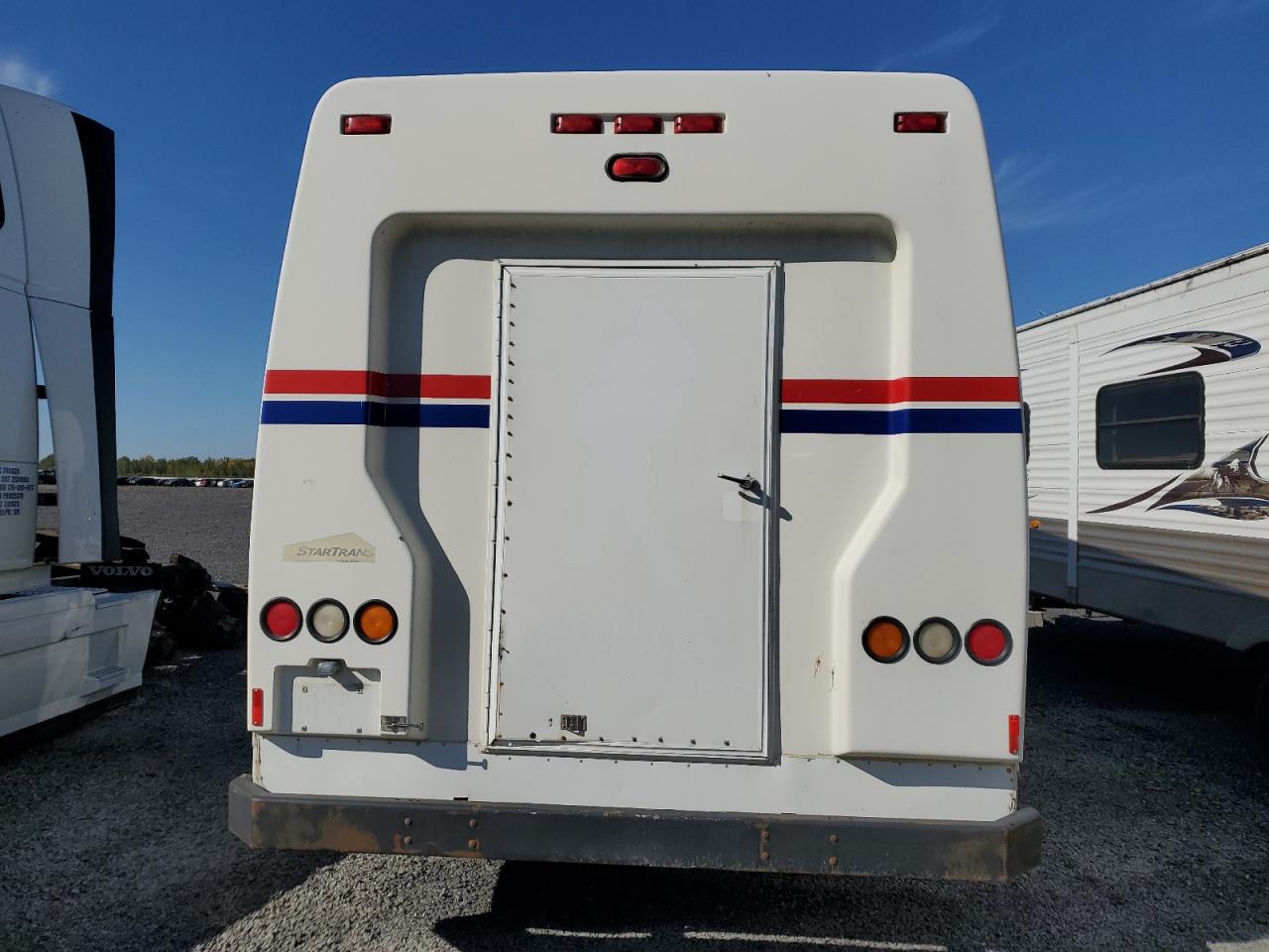2009 Ford Econoline E450 Super Duty Cutaway Van VIN: 1FDFE45S29DA73529 Lot: 81590575