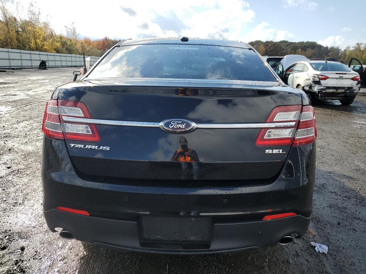 2016 Ford Taurus Sel VIN: 1FAHP2E82GG135657 Lot: 87271825