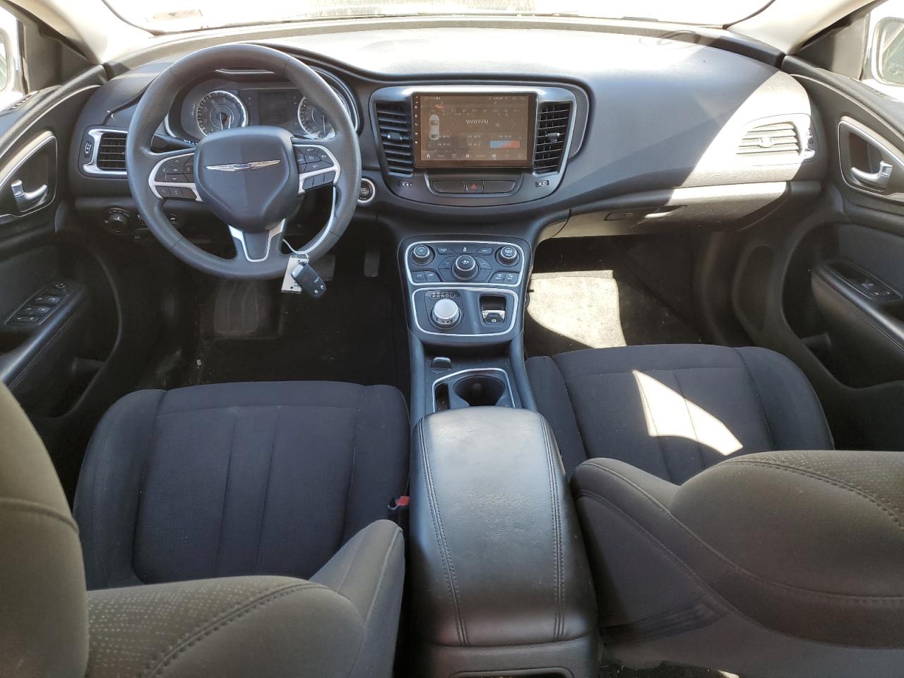 2015 Chrysler 200 Limited VIN: 1C3CCCABXFN688935 Lot: 81868995