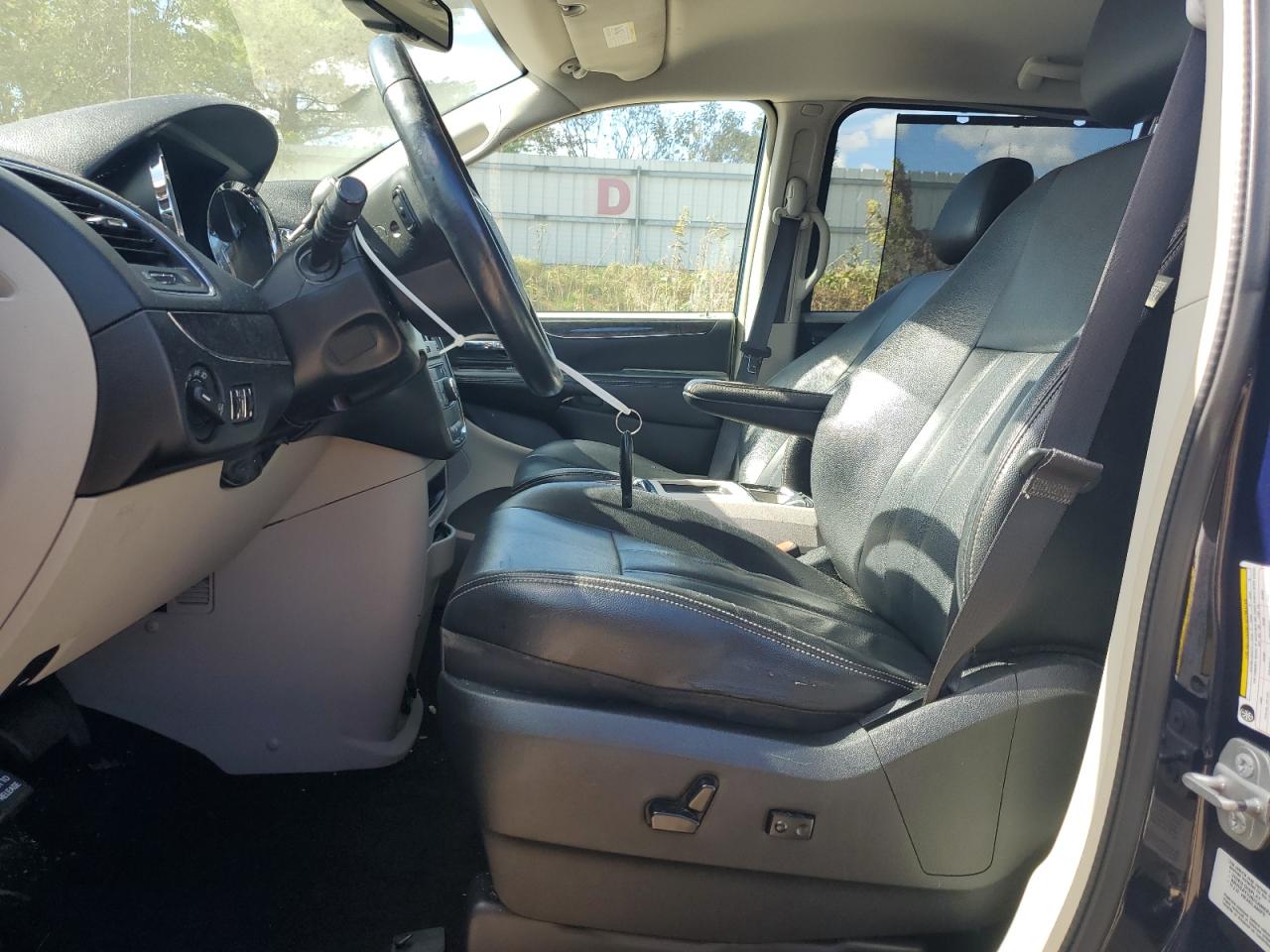 2015 Chrysler Town & Country Touring VIN: 2C4RC1BG4FR709303 Lot: 86144695
