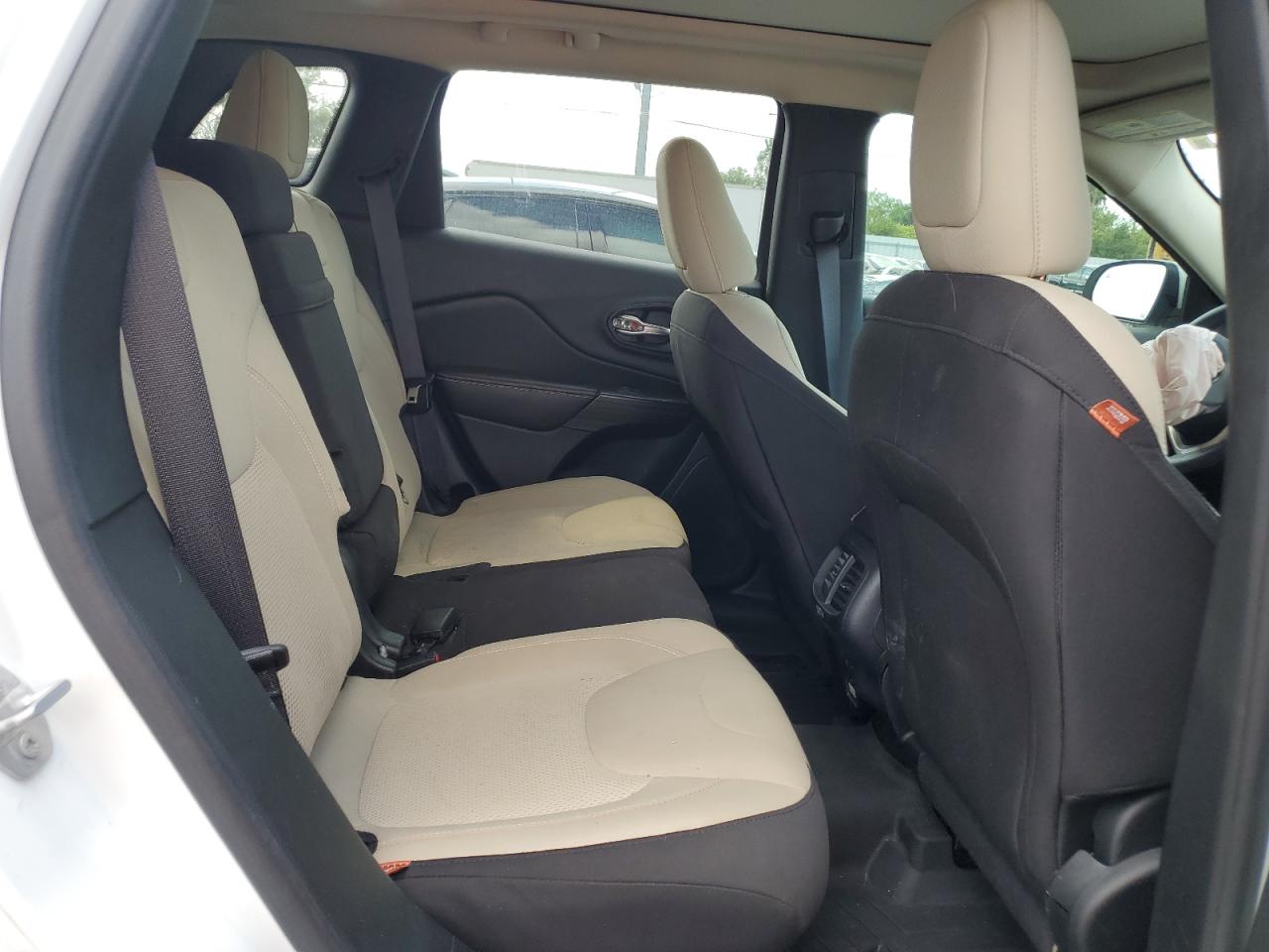 2017 Jeep Cherokee Latitude VIN: 1C4PJLCBXHW574401 Lot: 85171095