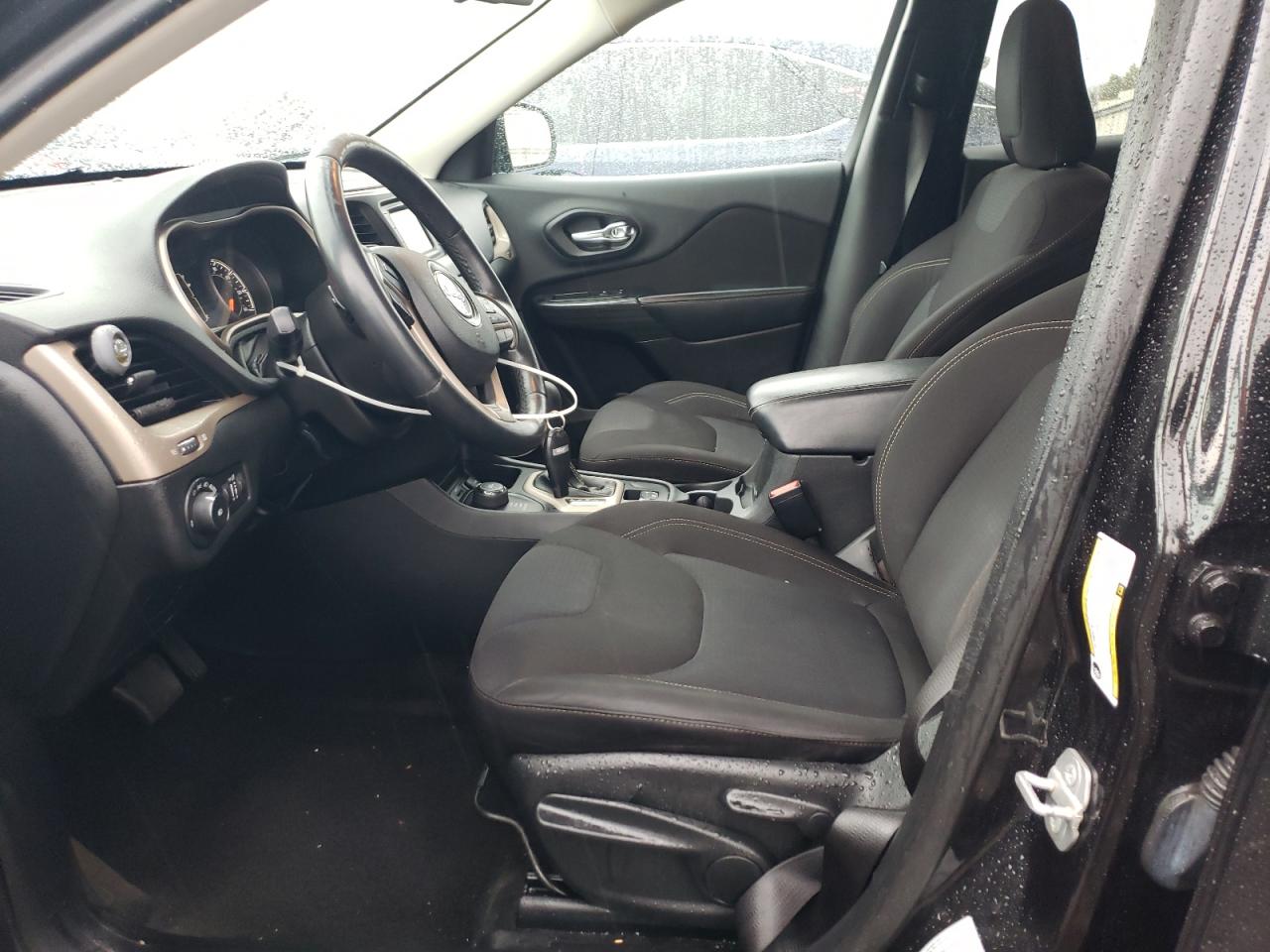 2015 Jeep Cherokee Latitude VIN: 1C4PJMCB8FW789326 Lot: 82280835