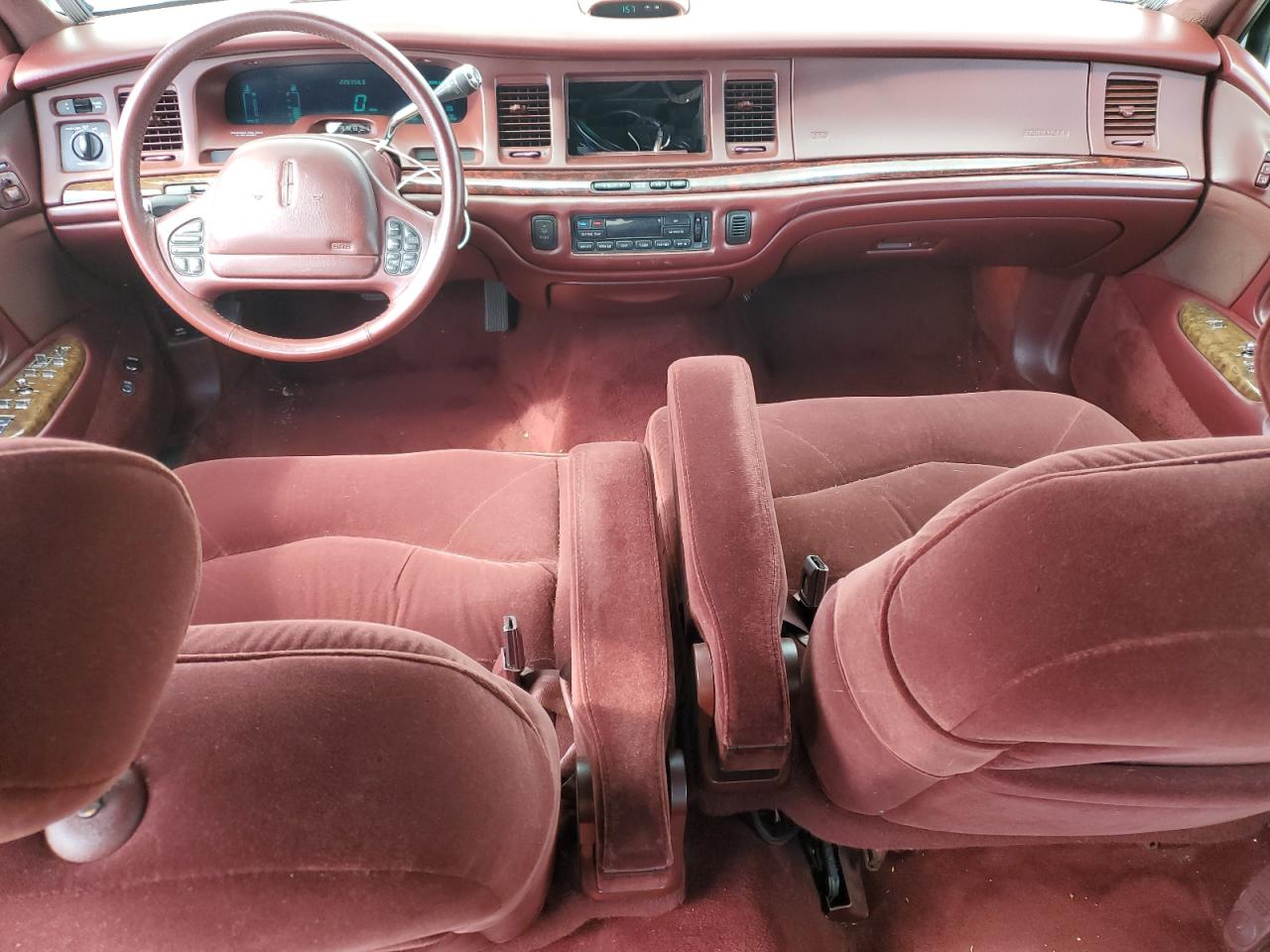 1997 Lincoln Town Car VIN: 1LNLM82W7VY644875 Lot: 82307035