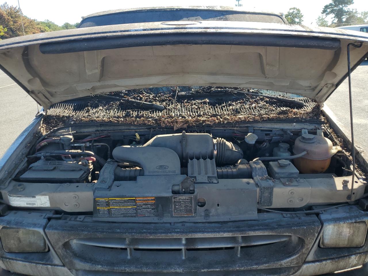 2000 Ford Econoline E150 Van VIN: 1FTRE1425YHB30122 Lot: 84868665