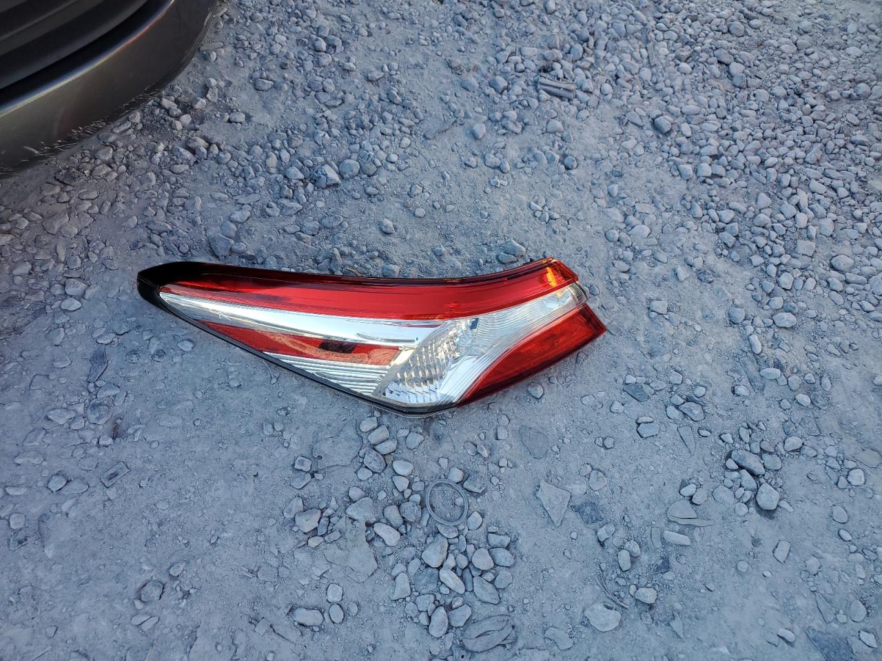 2018 Toyota Camry L VIN: 4T1B11HK2JU519784 Lot: 86335825