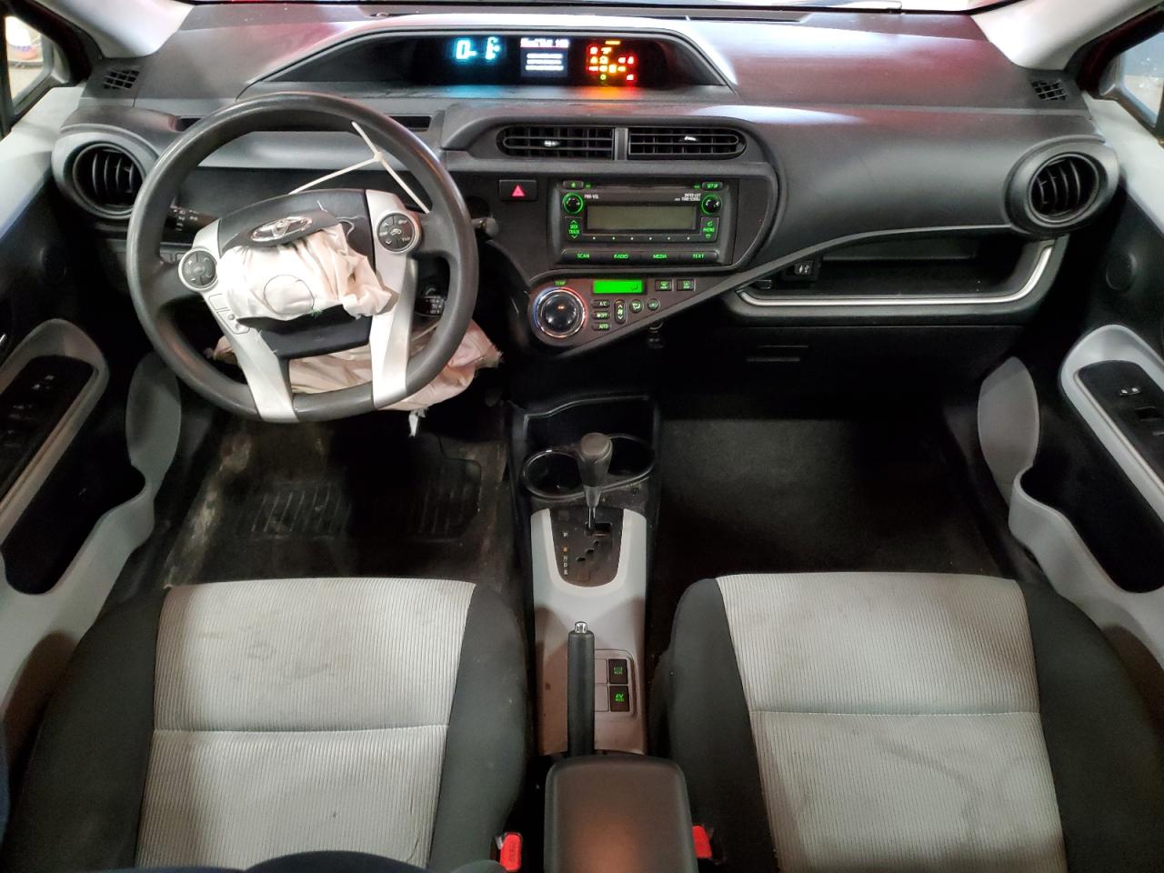 2014 Toyota Prius C VIN: JTDKDTB35E1070889 Lot: 82725085