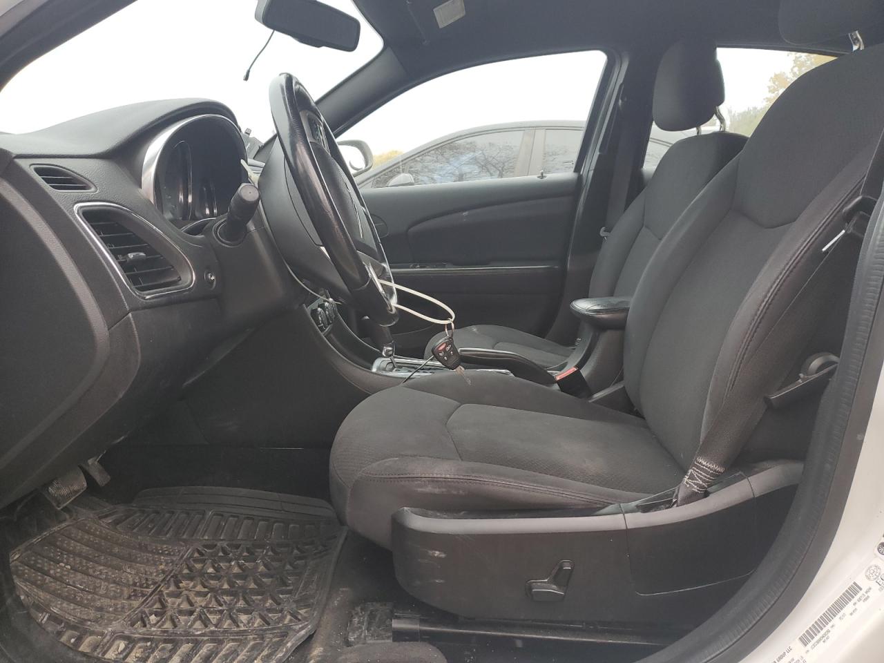 2013 Chrysler 200 Touring VIN: 1C3CCBBB0DN692286 Lot: 90379105