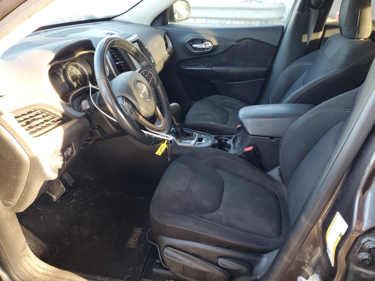 2016 Jeep Cherokee Latitude VIN: 1C4PJLCB0GW107664 Lot: 86885135