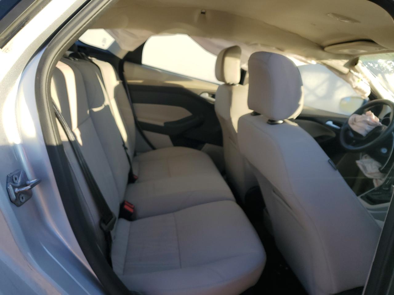 2016 Ford Focus Se VIN: 1FADP3K22GL247581 Lot: 82738165