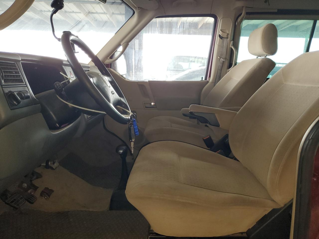 2001 Volkswagen Eurovan Gls VIN: WV2KB47011H112889 Lot: 81975065