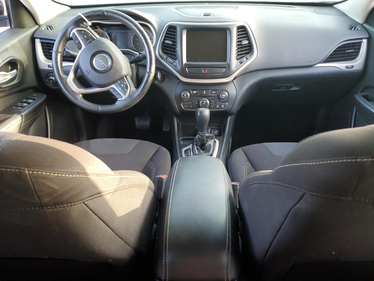 2016 Jeep Cherokee Latitude VIN: 1C4PJLCB5GW355473 Lot: 89992155