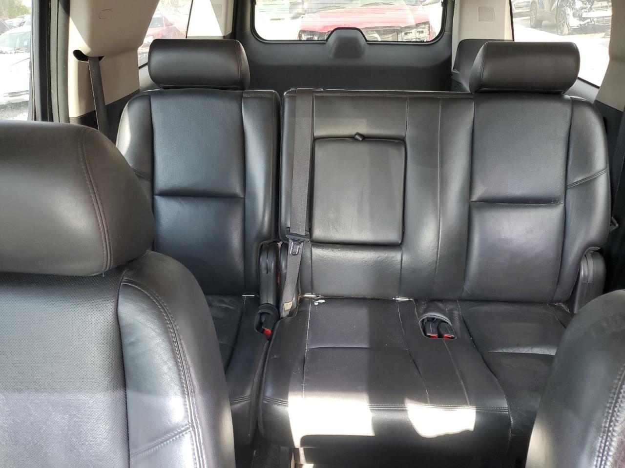 2010 GMC Yukon Xl Denali VIN: 1GKUKMEF5AR252246 Lot: 82040435