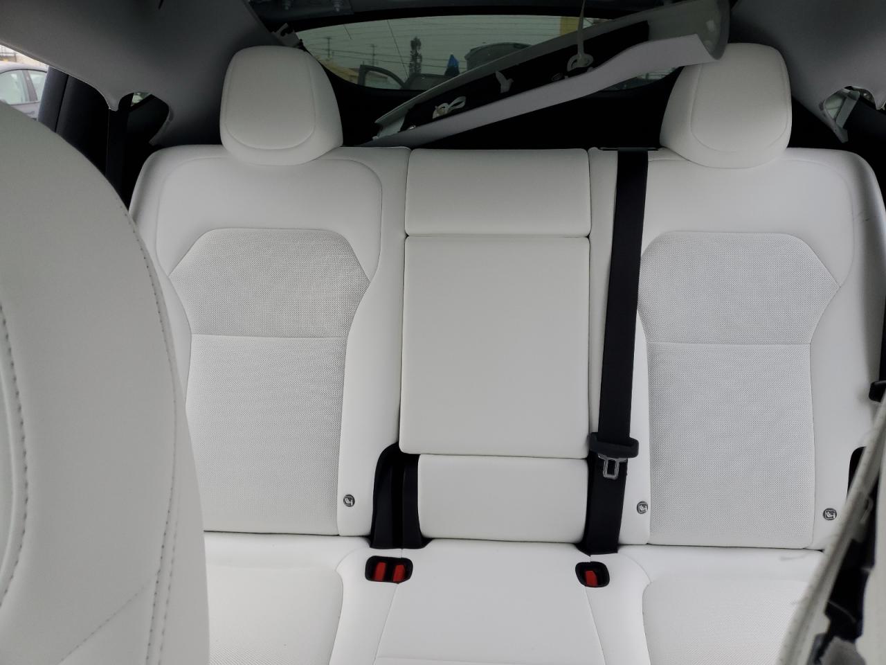 2026 Tesla Model Y VIN: 7SAYGDED0TF439872 Lot: 85552985