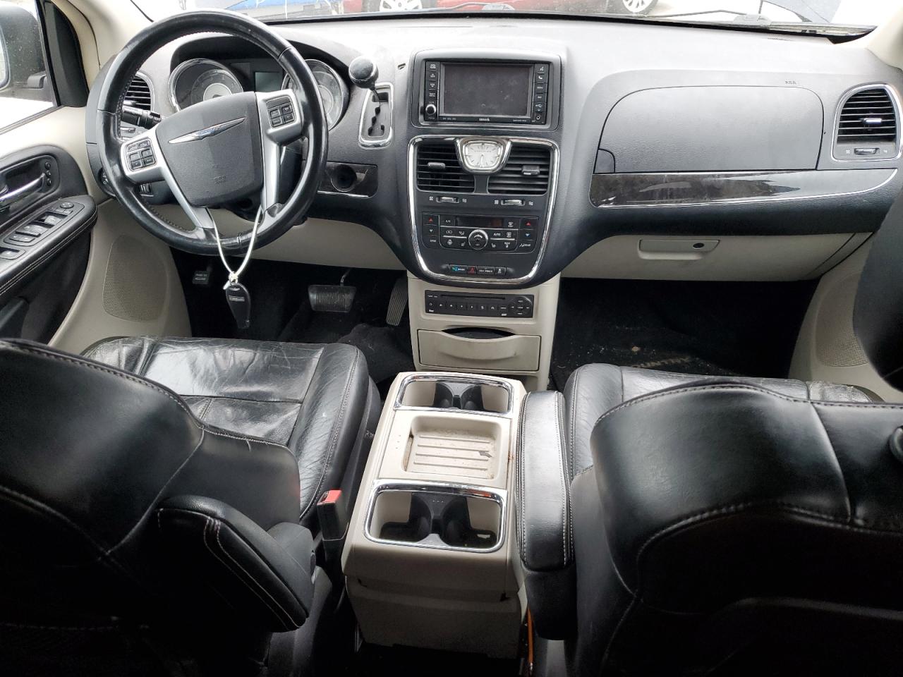 2011 Chrysler Town & Country Limited VIN: 2A4RR6DG5BR705273 Lot: 82652875