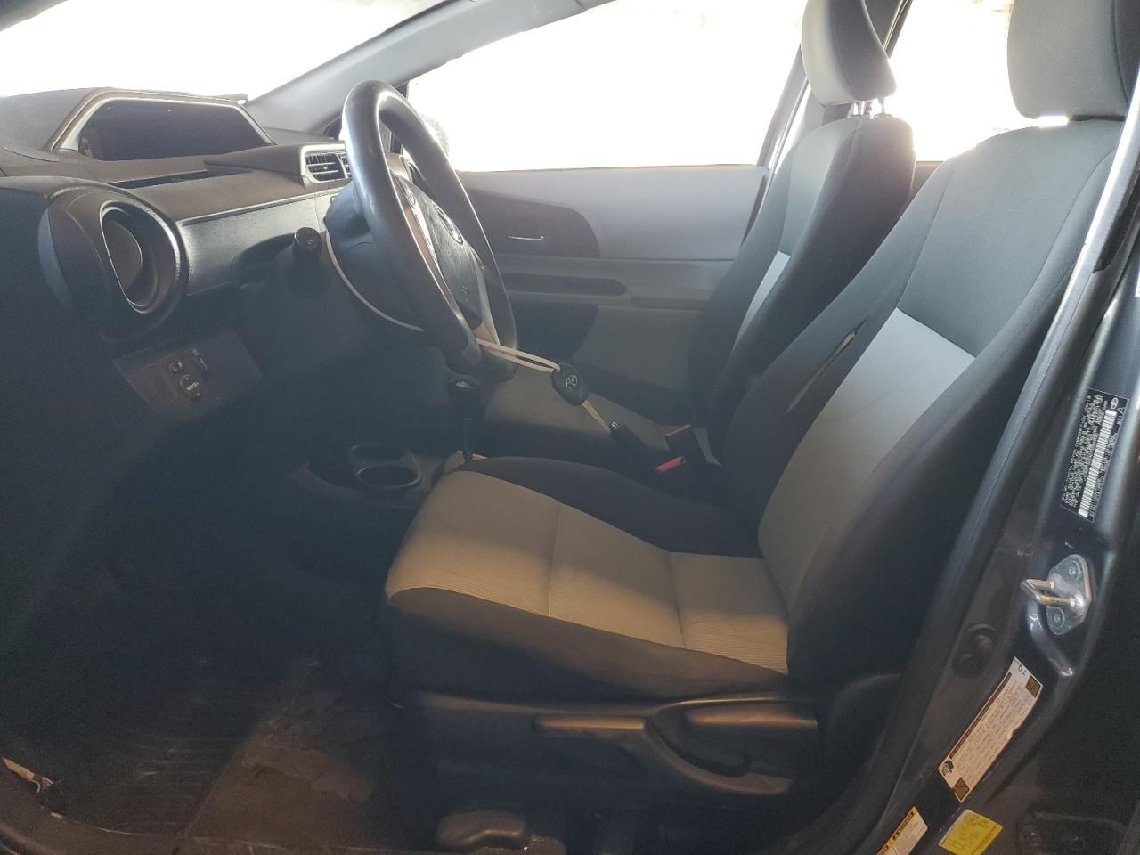 2013 Toyota Prius C VIN: JTDKDTB34D1553935 Lot: 82657405