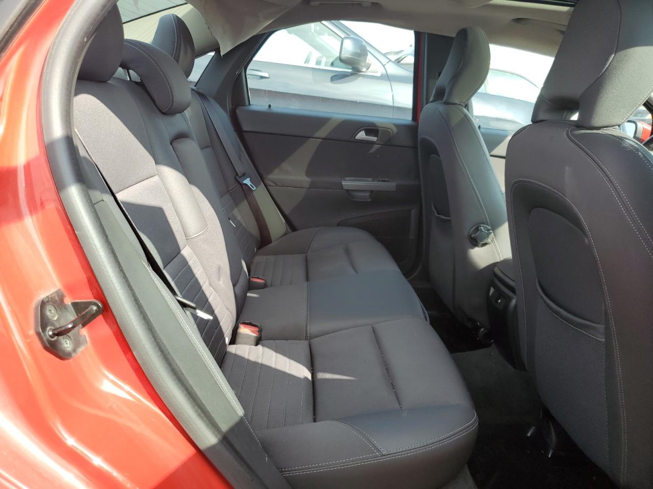 2005 Volvo S40 2.4I VIN: YV1MS382552083854 Lot: 86871015