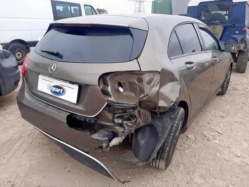 2013 MERCEDES-BENZ A180 BLUEEFFICIENCY SE CD 