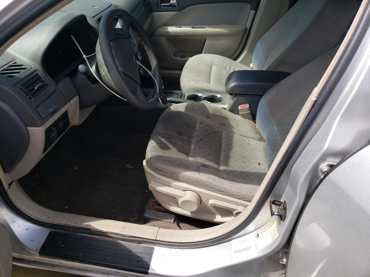 2011 Ford Fusion S VIN: 3FAHP0GA9BR239875 Lot: 82220545