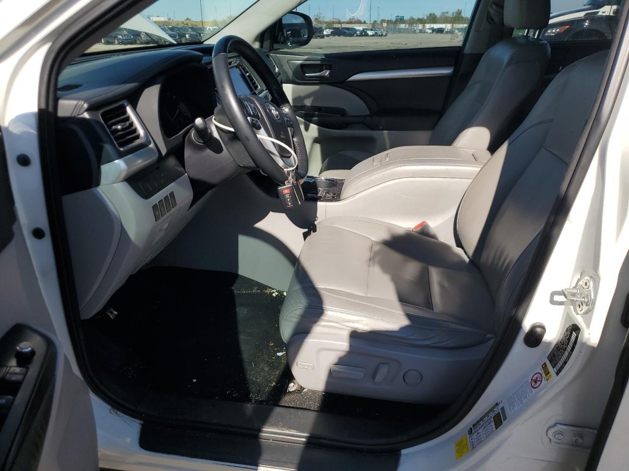 2014 Toyota Highlander Xle VIN: 5TDKKRFH0ES010214 Lot: 86075175