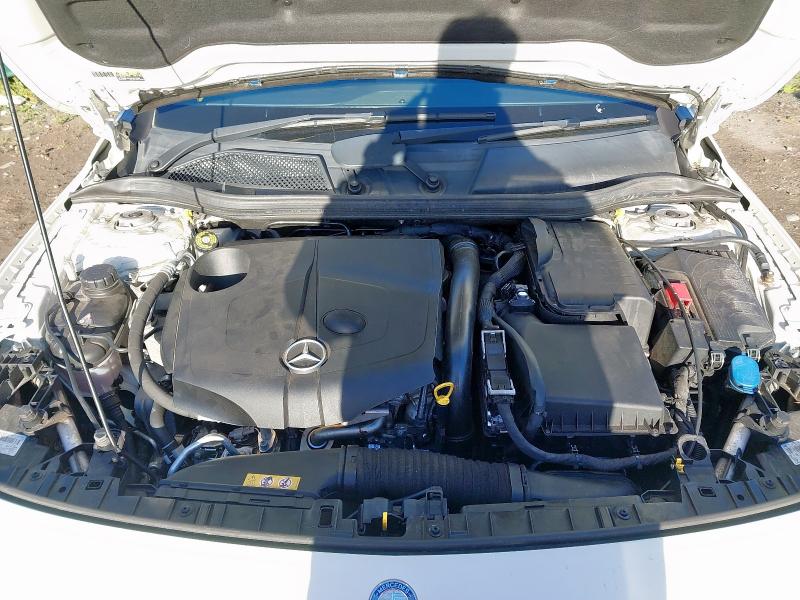 2017 MERCEDES-BENZ GLA 200 D AMG LINE 