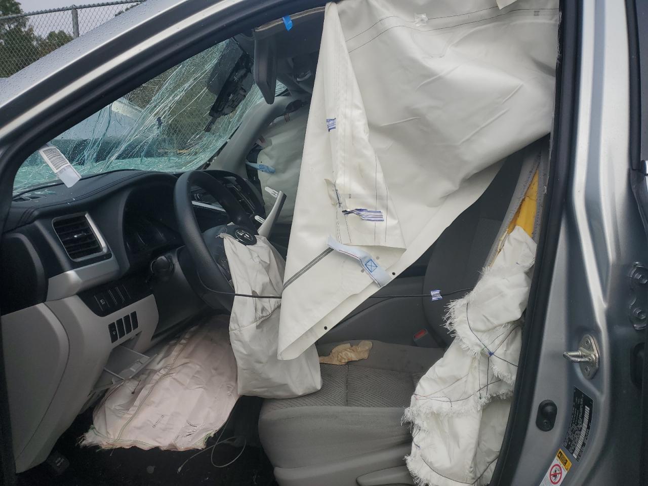 2017 Toyota Highlander Le VIN: 5TDBZRFH9HS462100 Lot: 86252215